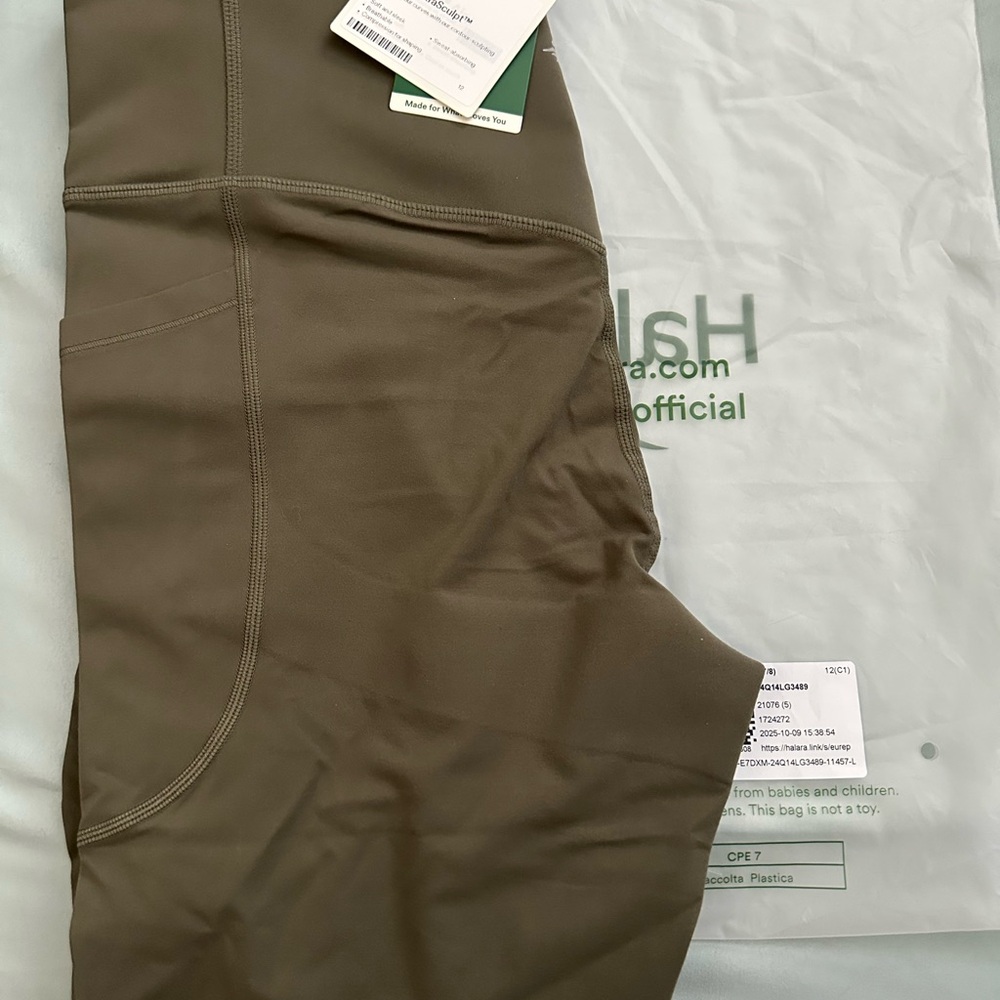 HALARA leggings 7/8 size large
Grass grey green